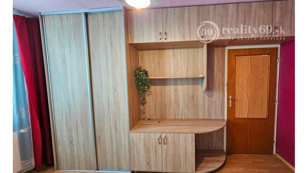 CENTRUM MESTA JÁNOŠÍKOVÁ 3 IZBOVÝ ZARIADENÝ BYT