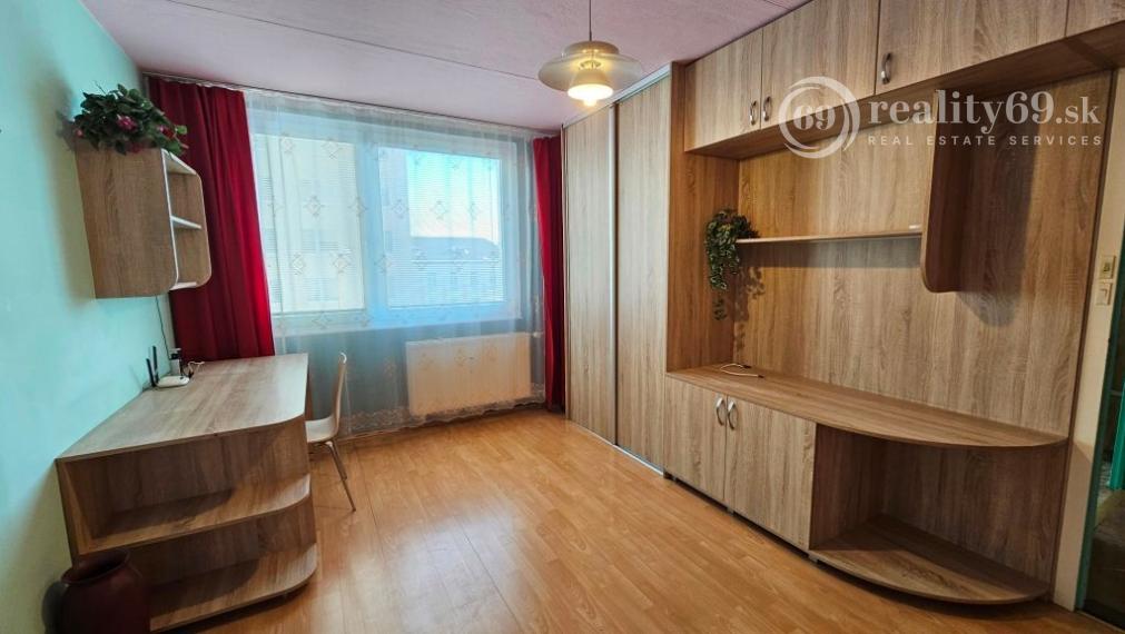 CENTRUM MESTA JÁNOŠÍKOVÁ 3 IZBOVÝ ZARIADENÝ BYT