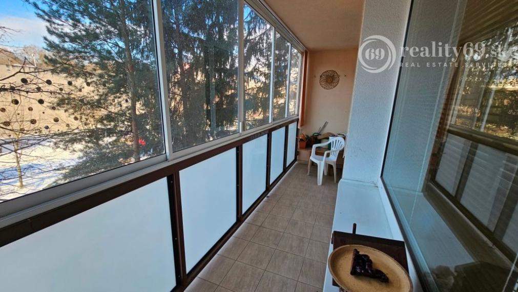 CENTRUM MESTA JÁNOŠÍKOVÁ 3 IZBOVÝ ZARIADENÝ BYT