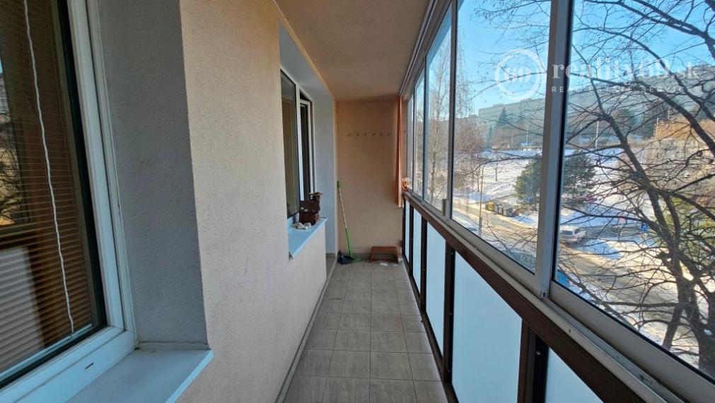 CENTRUM MESTA JÁNOŠÍKOVÁ 3 IZBOVÝ ZARIADENÝ BYT