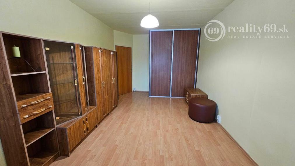 CENTRUM MESTA JÁNOŠÍKOVÁ 3 IZBOVÝ ZARIADENÝ BYT