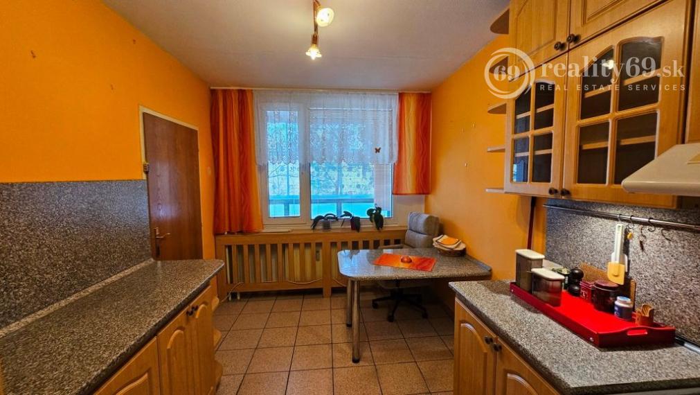 CENTRUM MESTA JÁNOŠÍKOVÁ 3 IZBOVÝ ZARIADENÝ BYT