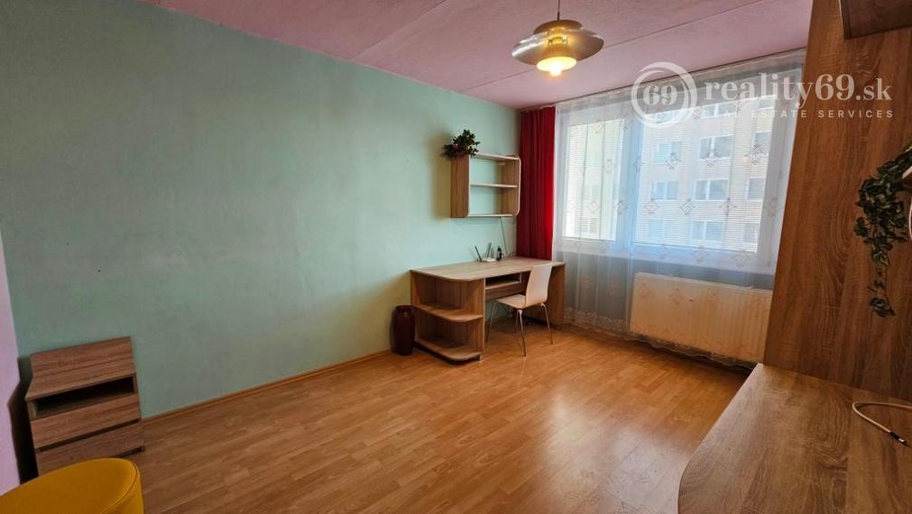 CENTRUM MESTA JÁNOŠÍKOVÁ 3 IZBOVÝ ZARIADENÝ BYT