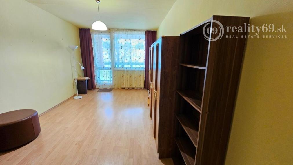 CENTRUM MESTA JÁNOŠÍKOVÁ 3 IZBOVÝ ZARIADENÝ BYT