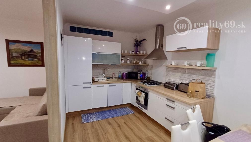 KPT. NÁLEPKU - ŠIRŠIE CENTRUM MESTA. - 3 IZBOVÝ ZARIADENÝ BYT 70 M2