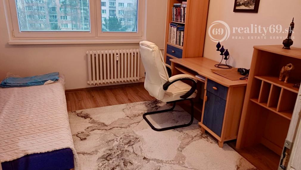 KPT. NÁLEPKU - ŠIRŠIE CENTRUM MESTA. - 3 IZBOVÝ ZARIADENÝ BYT 70 M2