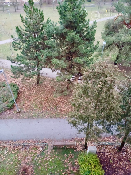 KPT. NÁLEPKU - ŠIRŠIE CENTRUM MESTA. - 3 IZBOVÝ ZARIADENÝ BYT 70 M2