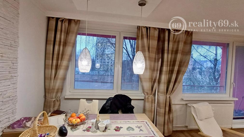 KPT. NÁLEPKU - ŠIRŠIE CENTRUM MESTA. - 3 IZBOVÝ ZARIADENÝ BYT 70 M2