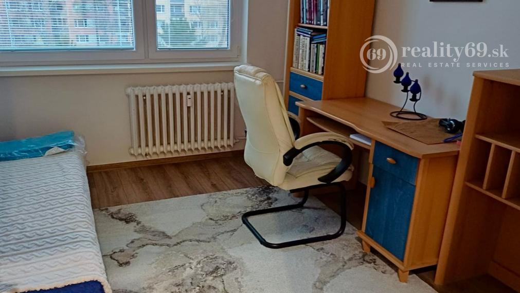 KPT. NÁLEPKU - ŠIRŠIE CENTRUM MESTA. - 3 IZBOVÝ ZARIADENÝ BYT 70 M2