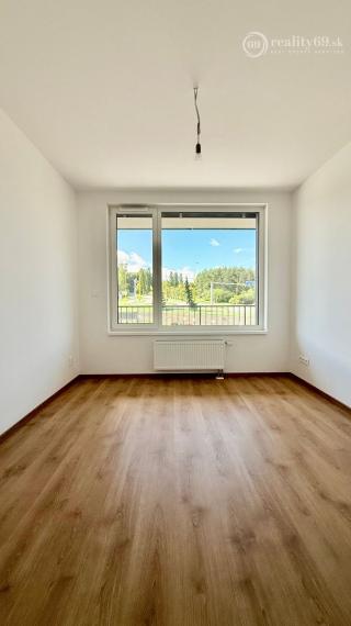 Bývanie snov na výbornej adrese Popradská  3-izbový byt s loggiou, garážové miesto, pivnica.