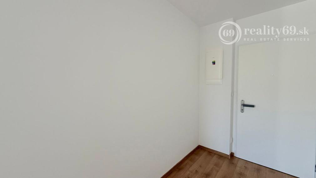 Bývanie snov na výbornej adrese Popradská  3-izbový byt s loggiou, garážové miesto, pivnica.