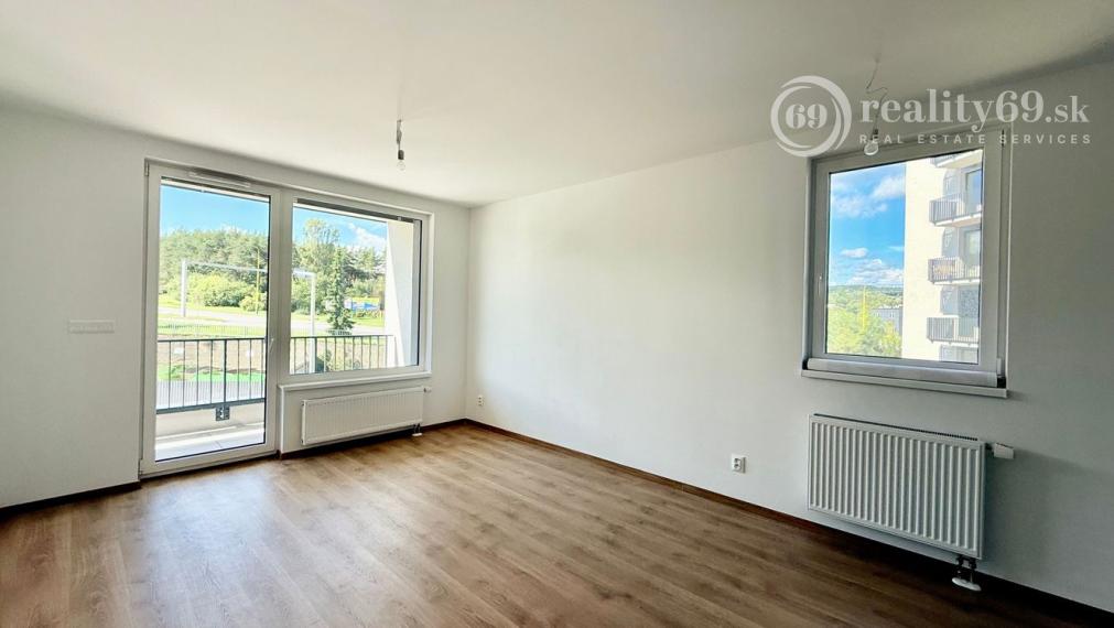 Bývanie snov na výbornej adrese Popradská  3-izbový byt s loggiou, garážové miesto, pivnica.