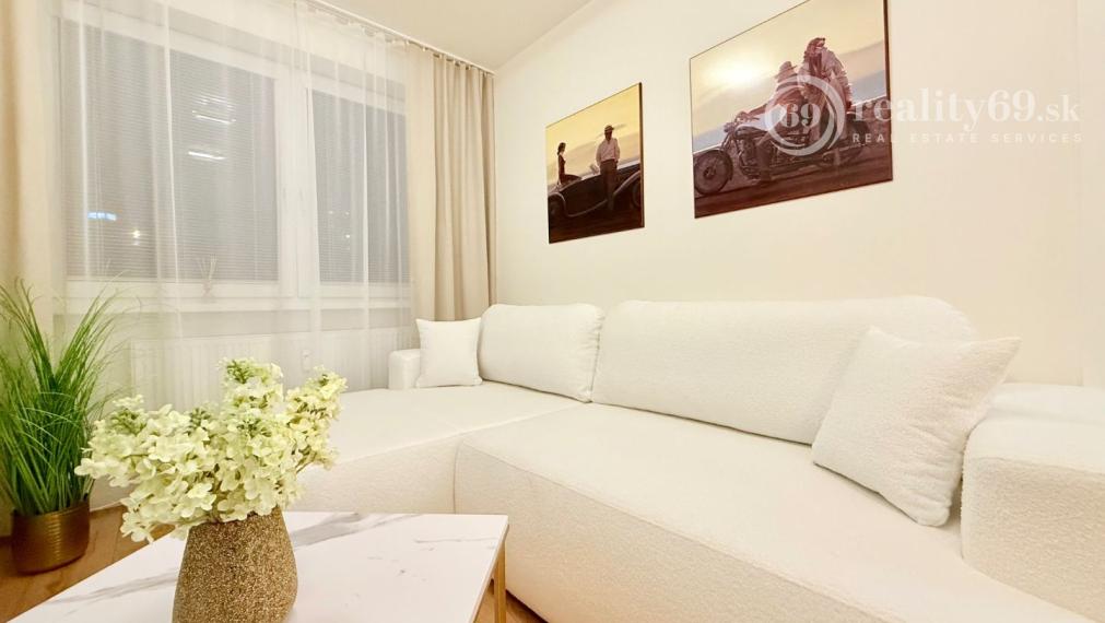 JUH - PRI AUPARKU KRIVÁ - 2 IZBOVÝ BYT KOMPLETNE ZARIADENÝ.