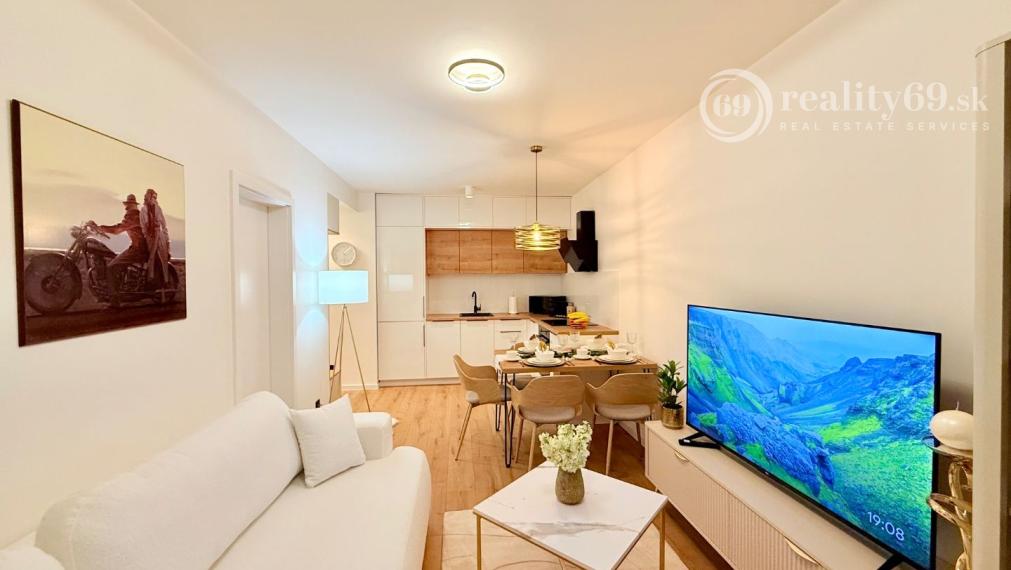 JUH - PRI AUPARKU KRIVÁ - 2 IZBOVÝ BYT KOMPLETNE ZARIADENÝ.