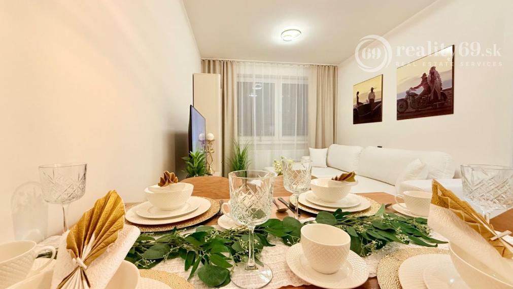 JUH - PRI AUPARKU KRIVÁ - 2 IZBOVÝ BYT KOMPLETNE ZARIADENÝ.