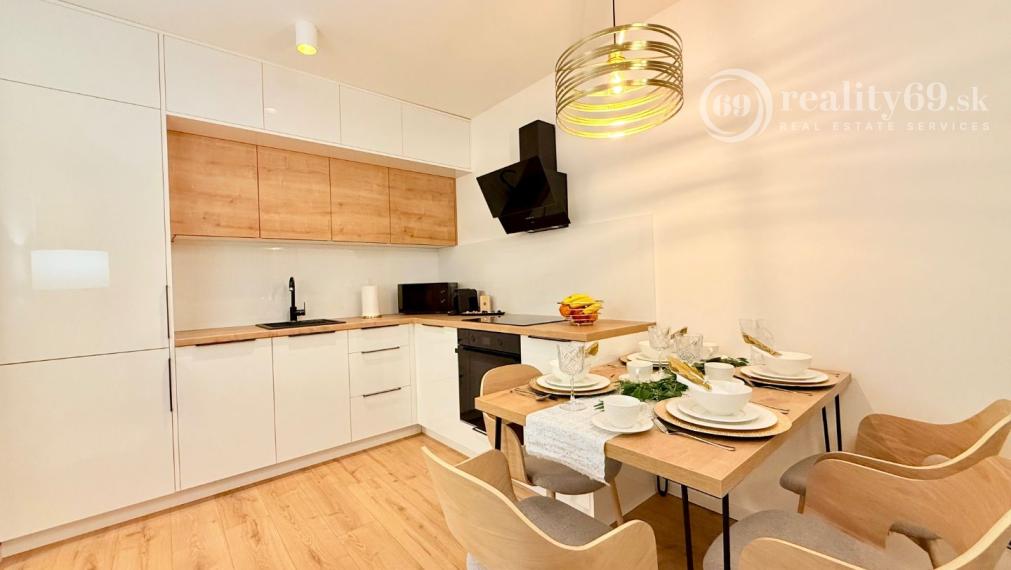 JUH - PRI AUPARKU KRIVÁ - 2 IZBOVÝ BYT KOMPLETNE ZARIADENÝ.