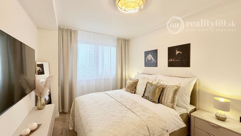 JUH - PRI AUPARKU KRIVÁ - 2 IZBOVÝ BYT KOMPLETNE ZARIADENÝ.