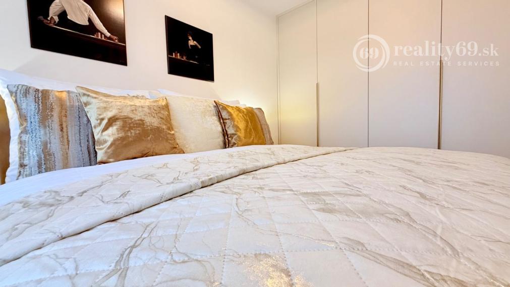 JUH - PRI AUPARKU KRIVÁ - 2 IZBOVÝ BYT KOMPLETNE ZARIADENÝ.