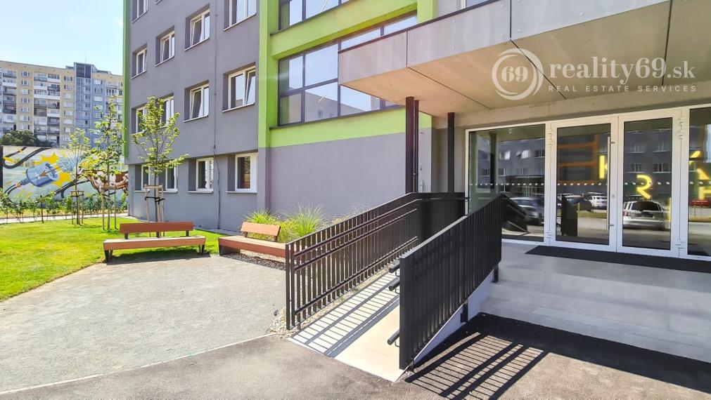 JUH - PRI AUPARKU KRIVÁ - 2 IZBOVÝ BYT KOMPLETNE ZARIADENÝ.