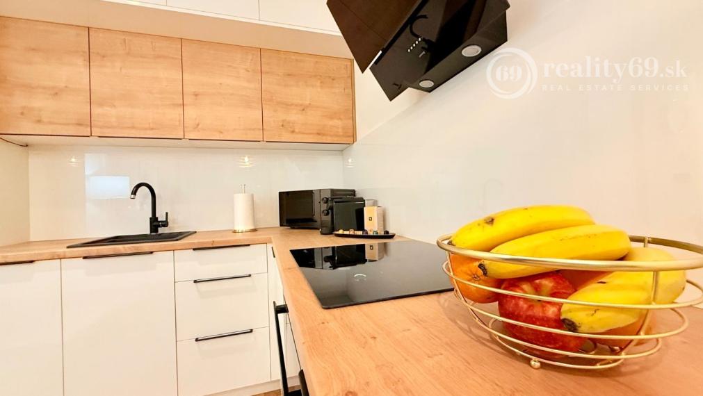 JUH - PRI AUPARKU KRIVÁ - 2 IZBOVÝ BYT KOMPLETNE ZARIADENÝ.