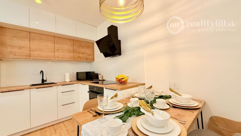 JUH - PRI AUPARKU KRIVÁ - 2 IZBOVÝ BYT KOMPLETNE ZARIADENÝ.