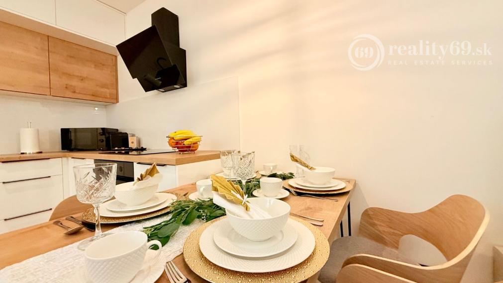 JUH - PRI AUPARKU KRIVÁ - 2 IZBOVÝ BYT KOMPLETNE ZARIADENÝ.