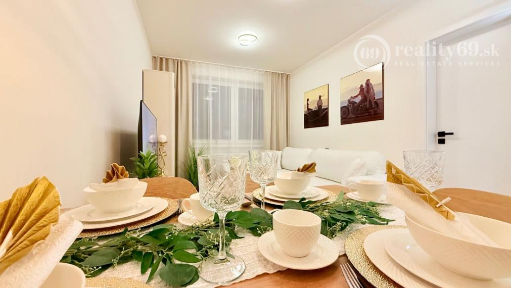 JUH - PRI AUPARKU KRIVÁ - 2 IZBOVÝ BYT KOMPLETNE ZARIADENÝ.