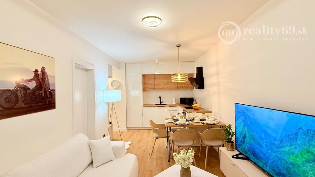 JUH - PRI AUPARKU KRIVÁ - 2 IZBOVÝ BYT KOMPLETNE ZARIADENÝ.