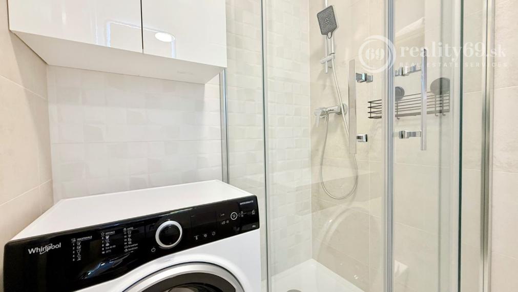 JUH - PRI AUPARKU KRIVÁ - 2 IZBOVÝ BYT KOMPLETNE ZARIADENÝ.