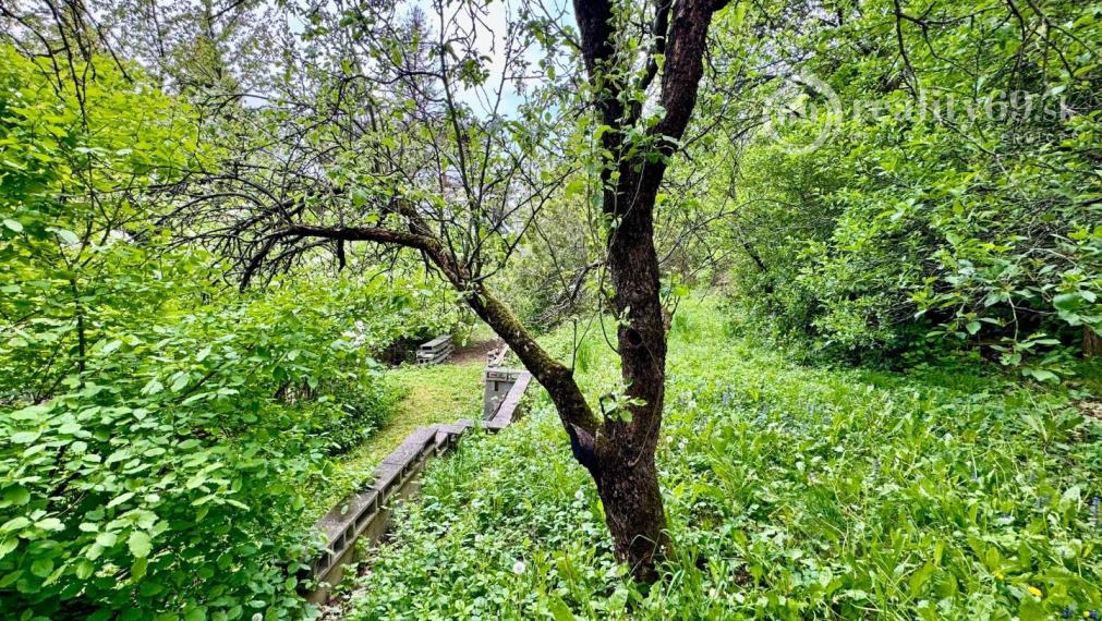 FURČA - STAVEBNÝ POZEMOK 567 M2, PRI OBYTNOM SÚBORE NA HORE.