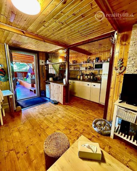 MAĎARSKO - LUXUSNÁ CHATA S LETNOU KUCHYŇOU A BAZÉNOM.