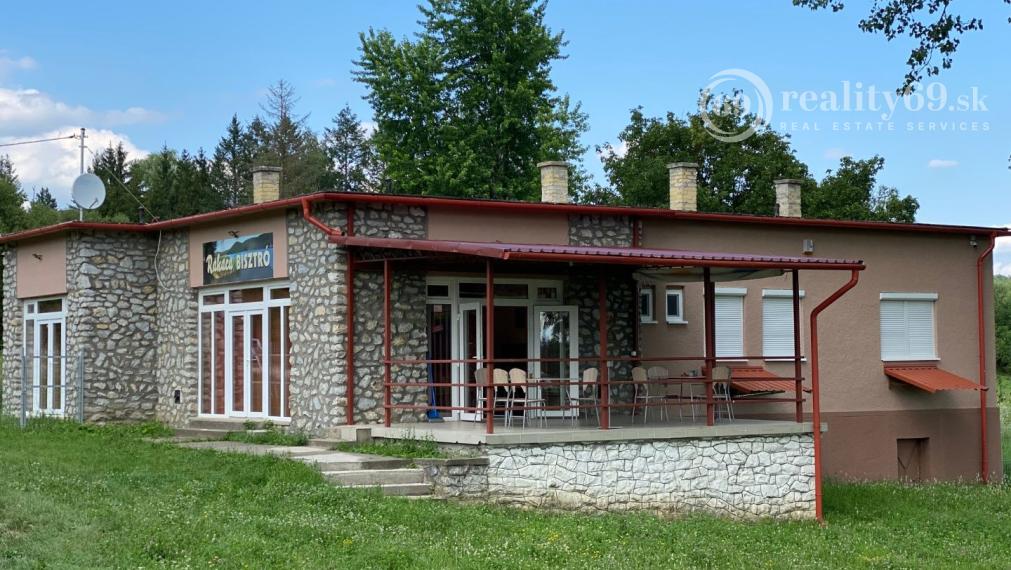 SZALONNA KOMPLETNE ZARIADENÁ 4 IZBOVÁ CHATA PRI JAZERE RAKACA.
