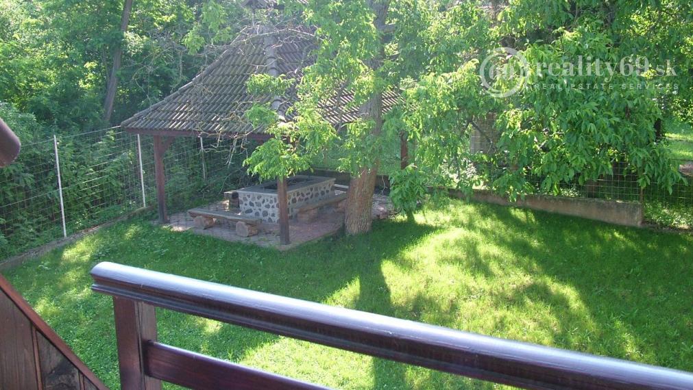 MAĎARSKO - GONC 13 IZBOVÝ OBYTNÝ OBJEKT NA BÝVANIE, PODNIKANIE