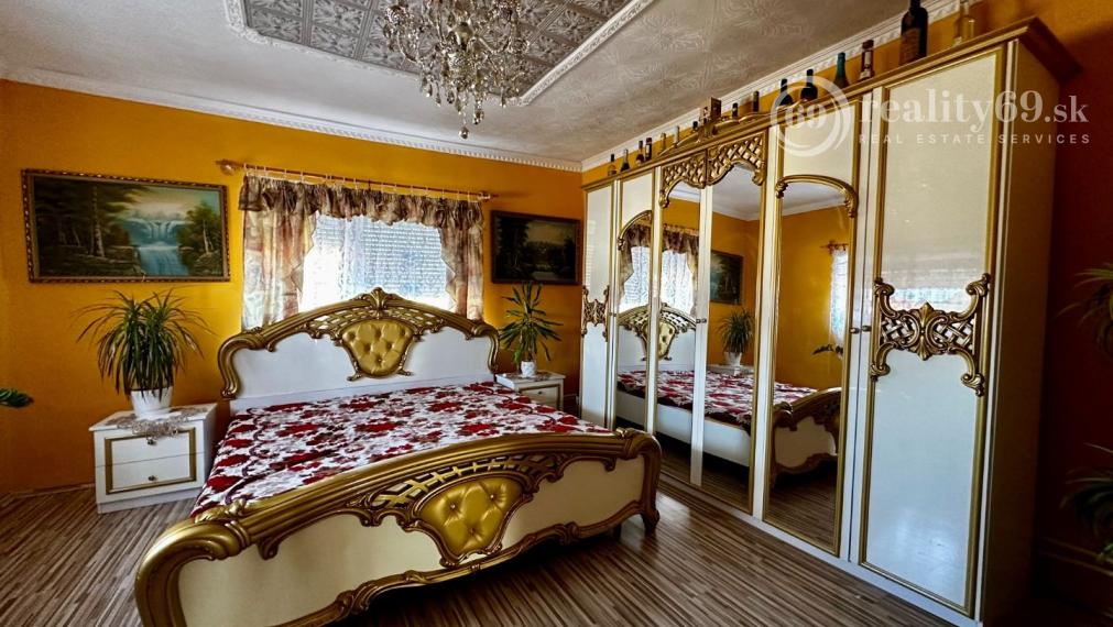 MAĎARSKO - SZENDRO 2 IZBOVÝ PEKNÝ ZREKONŠTRUOVANÝ RODINNÝ DOM  SO SAMOSTATNOU GARÁŽOU