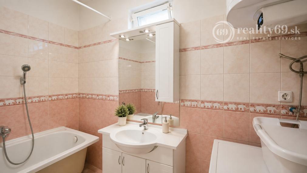 RODINNÝ DOM V CENE 2-IZBOVÉHO BYTU V KOŠICIACH VEĽKÝ POZEMOK 1 726 m²  TURŇA NAD BODVOU