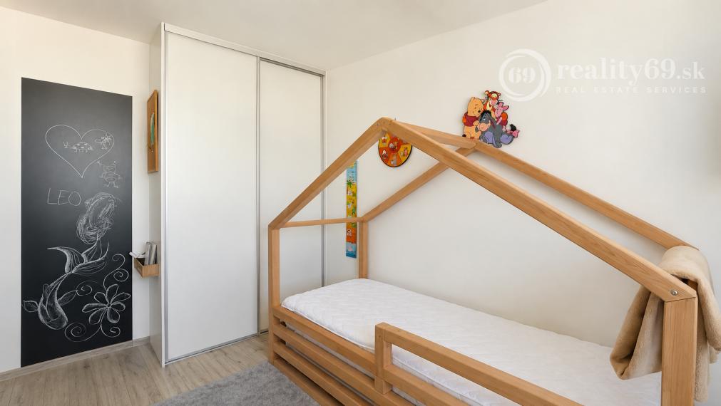 KOŠICE – FURČA PRIESTRANNÝ 3-IZBOVÝ BYT PO KOMPLETNEJ REKONŠTRUKCII, 71 M2 + LODŽIA