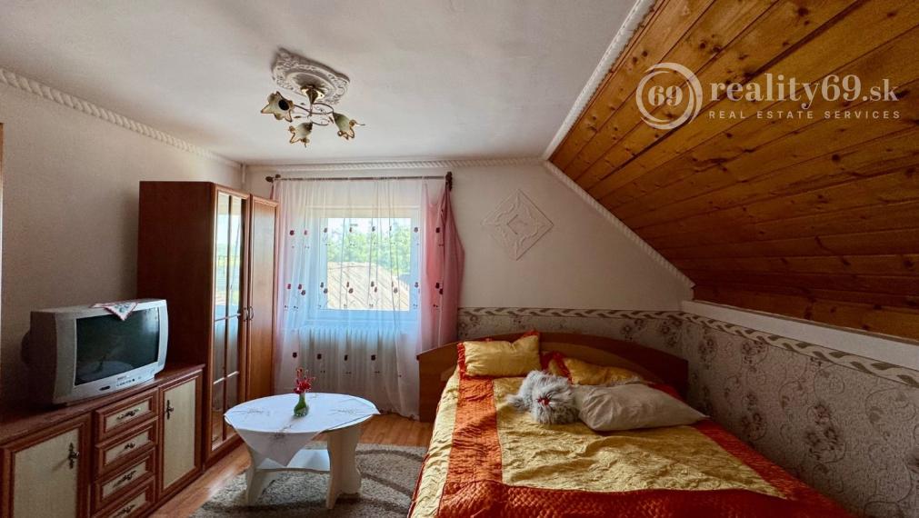 MAĎARSKO - ENCS  5 IZBOVÝ POSCHODOVÝ DOM + 2 IZBOVÝ DOM, ZÁHRADA.