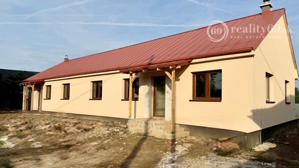 MAĎARSKO - TORNYOSNÉMETI NOVOSTAVBA 4 IZBOVÉHO RD 118 M2, POZEMOK 700M2