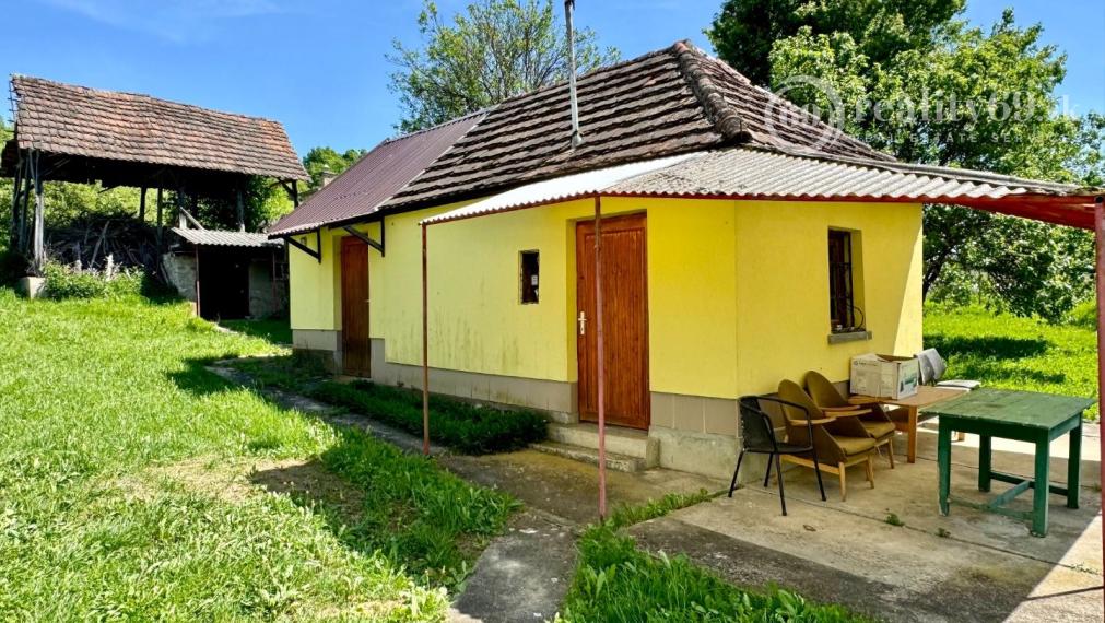 MAĎARSKO - TERESZTENYE  2 IZBOVÝ  RODINNÝ DOM S LETNOU KUCHYŇOU NA POZEMKU 2552 M2
