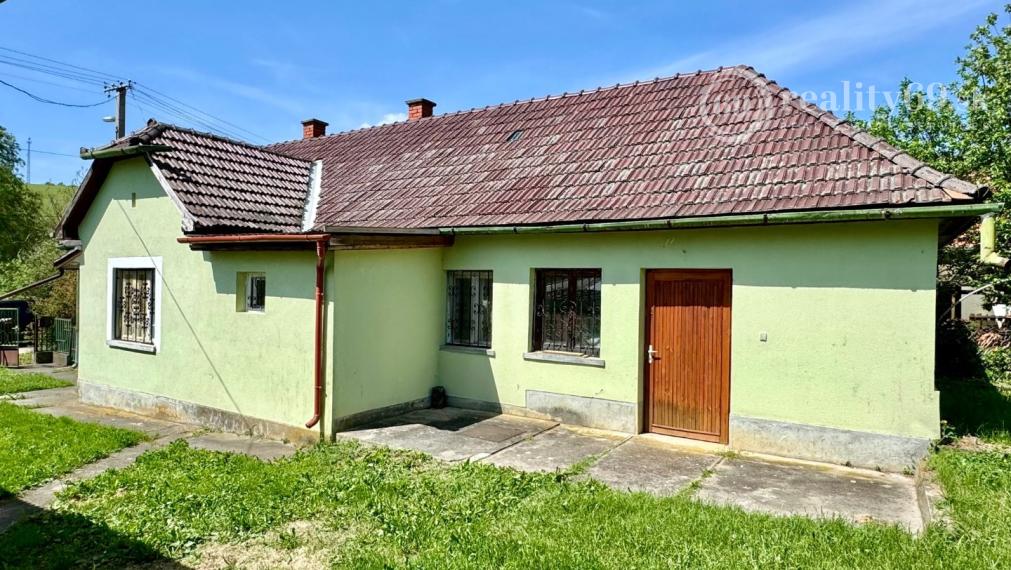 MAĎARSKO - TERESZTENYE  2 IZBOVÝ  RODINNÝ DOM S LETNOU KUCHYŇOU NA POZEMKU 2552 M2