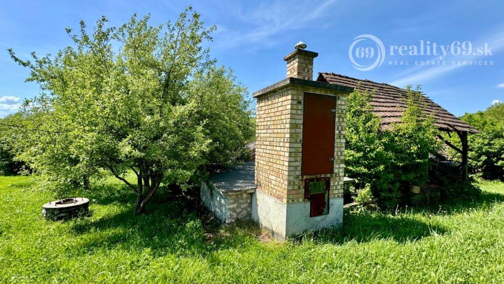 MAĎARSKO - TERESZTENYE  2 IZBOVÝ  RODINNÝ DOM S LETNOU KUCHYŇOU NA POZEMKU 2552 M2