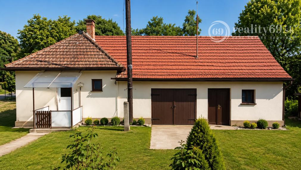 MAĎARSKO - SZUHOGY  4 IZBOVÝ RD 110 M2, POZEMOK 1410 M2