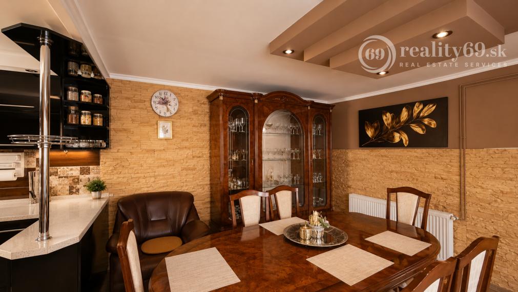 MAĎARSKO - SZUHOGY  4 IZBOVÝ RD 110 M2, POZEMOK 1410 M2