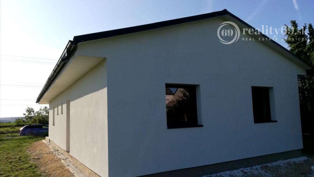 MAĎARSKO - GONC NOVOSTAVBA 4 IZBOVÉHO RD 100 M2, POZEMOK 852 M2