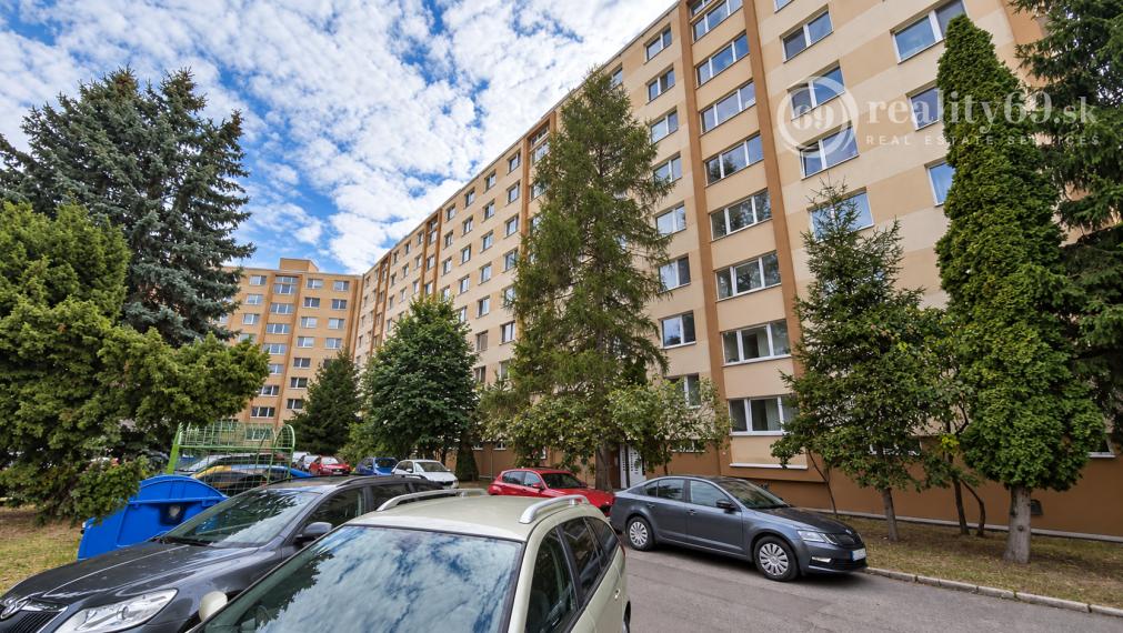 TERASA - HUMENSKÁ KOMPLETNE ZREKONŠTRUOVANÝ 3-IZBOVÝ BYT S LOGGIOU