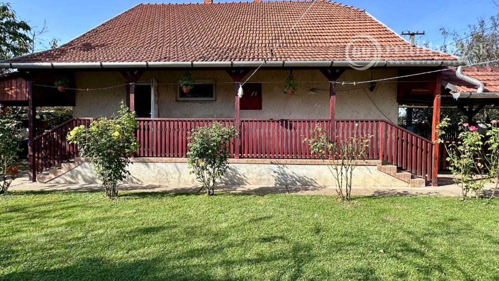 MAĎARSKO - SZENDRO  4 IZBOVÝ RODINNÝ DOM NA KĽUDNOM MIESTE