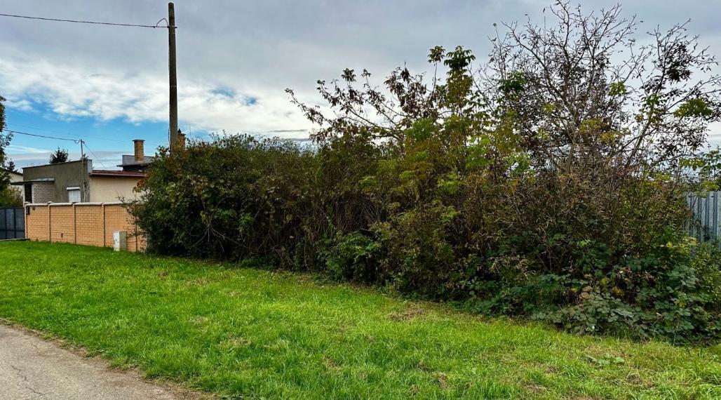 DRIENOVEC - STAVEBNÝ POZEMOK 1.000 M2 NA KĽUDNOM MIESTE V LOKALITE NOVÝCH RD.