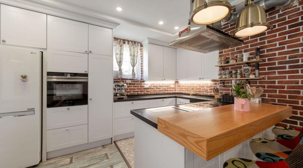 ZELENÁ STRÁŇ - PRIESTRANNÝ 4 IZBOVÝ BYT, 3 TERASY, 2 GARÁŽOVÉ MIESTA