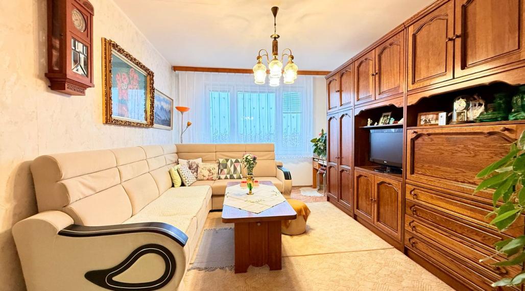 JAZERO - LADOŽSKÁ 2 IZBOVÝ BYT 49 M2, VÝBORNÝ STAV.