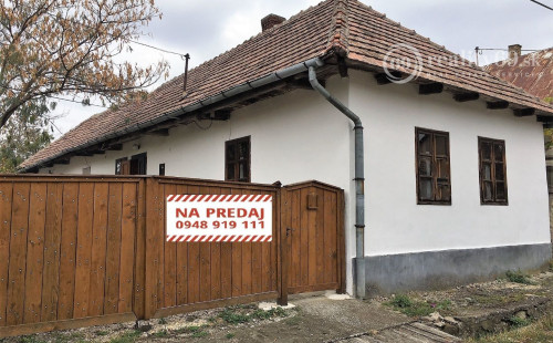 MAĎARSKO - FONY 2 IZBOVÝ RODINNÝ DOM S LETNOU KUCHYŇOU A VEĽKÝM POZEMKOM